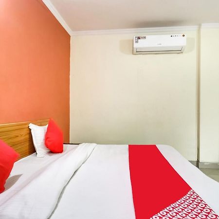 גורגאון Oyo Hotel R K Residency מראה חיצוני תמונה