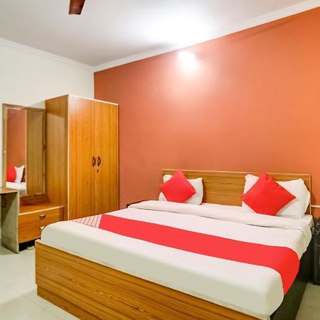 גורגאון Oyo Hotel R K Residency מראה חיצוני תמונה