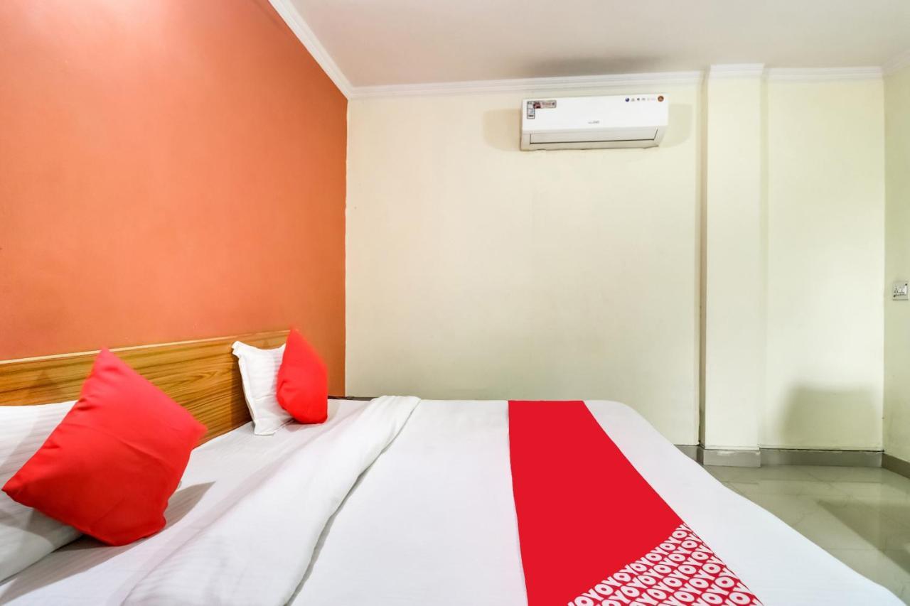 גורגאון Oyo Hotel R K Residency מראה חיצוני תמונה