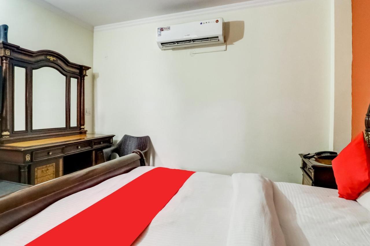 גורגאון Oyo Hotel R K Residency מראה חיצוני תמונה