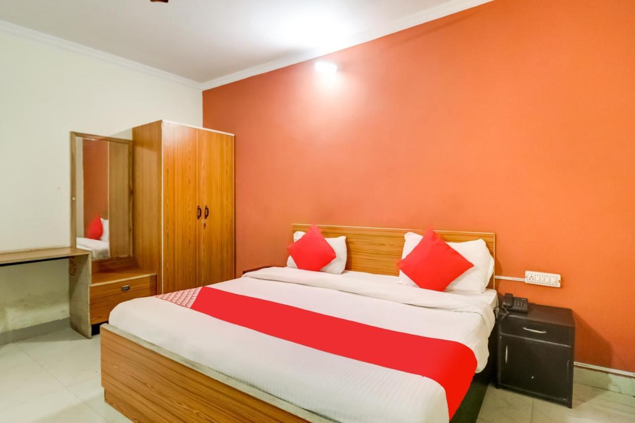 גורגאון Oyo Hotel R K Residency מראה חיצוני תמונה