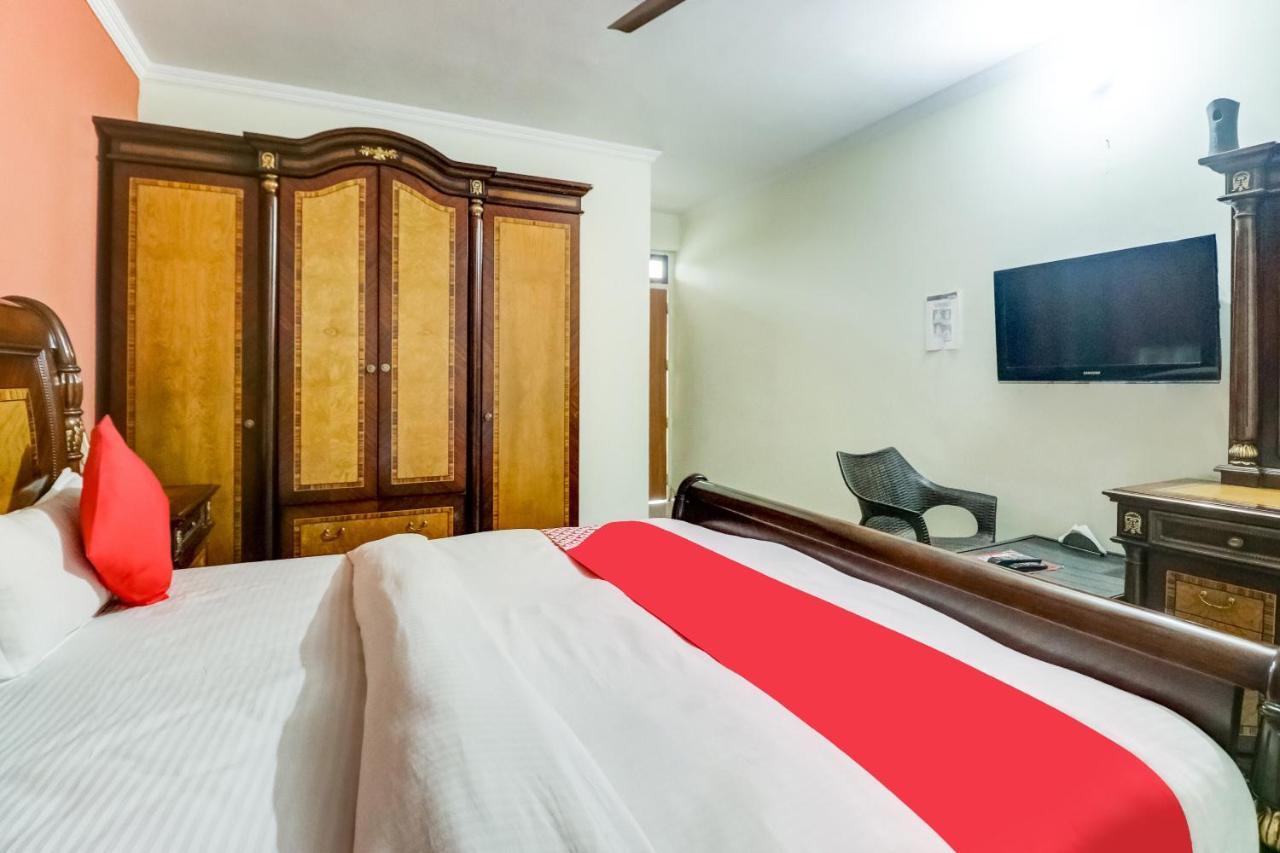 גורגאון Oyo Hotel R K Residency מראה חיצוני תמונה