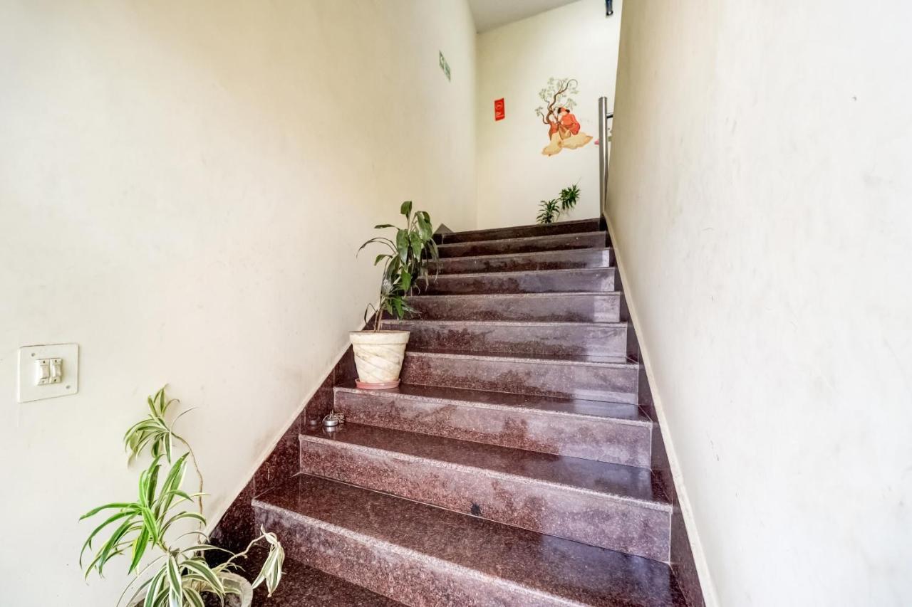 גורגאון Oyo Hotel R K Residency מראה חיצוני תמונה