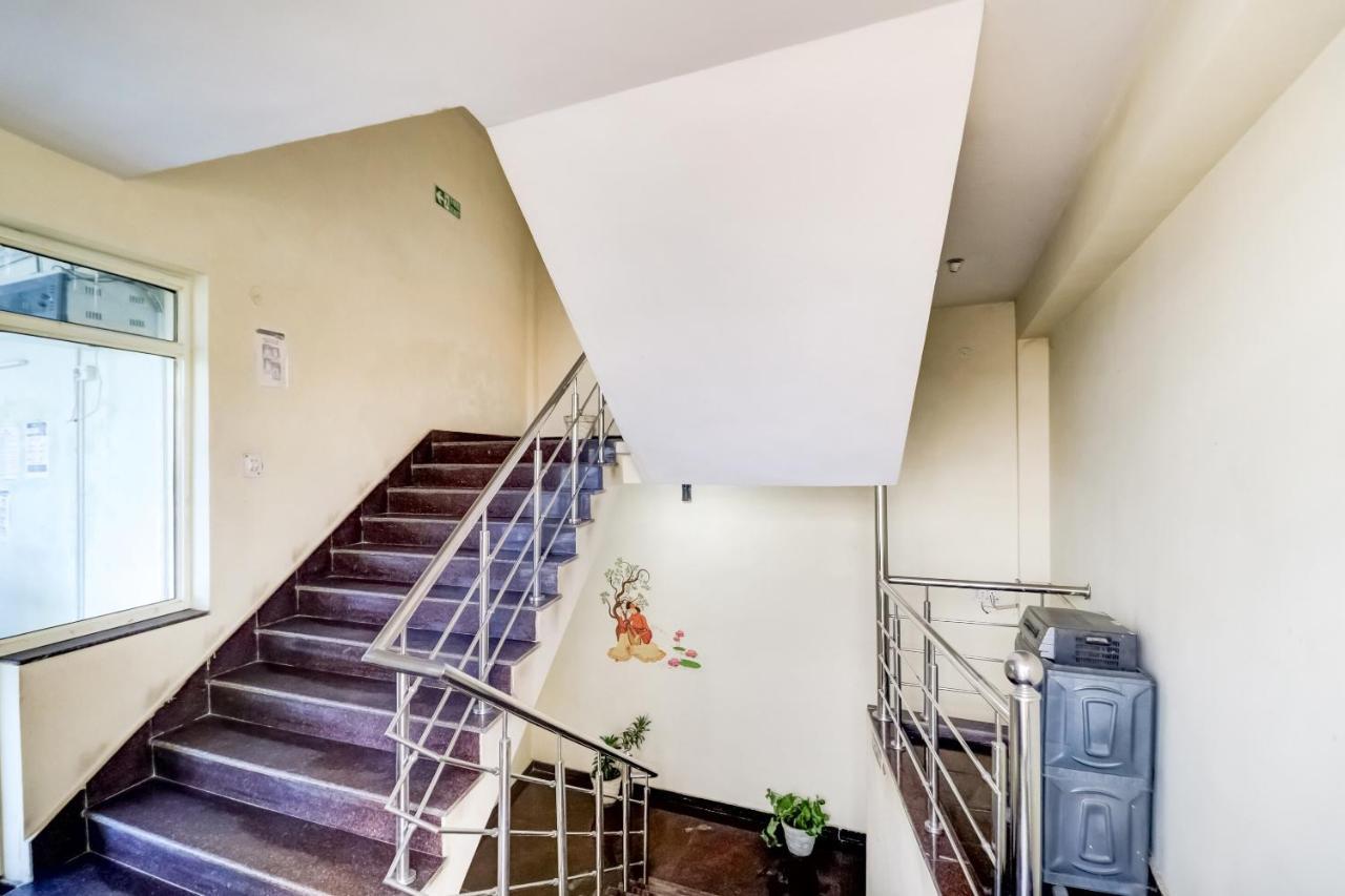 גורגאון Oyo Hotel R K Residency מראה חיצוני תמונה