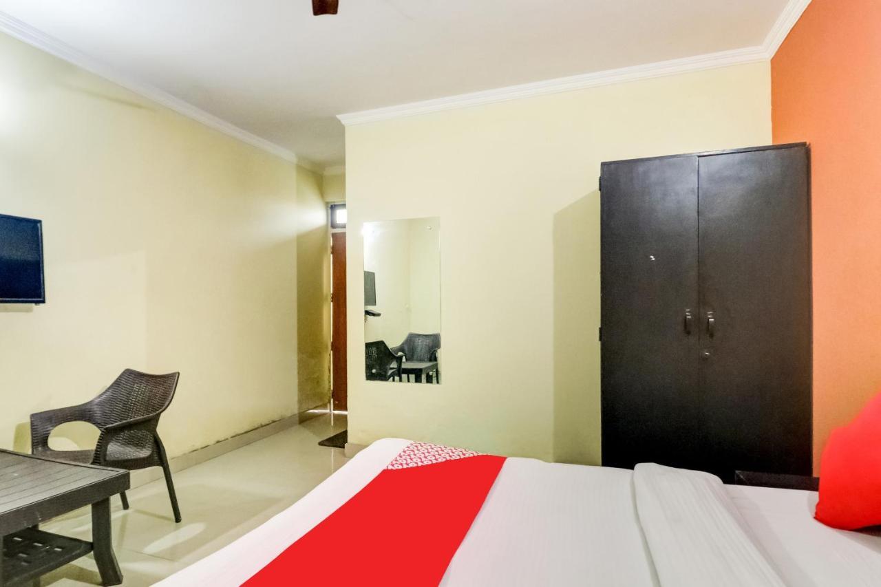 גורגאון Oyo Hotel R K Residency מראה חיצוני תמונה