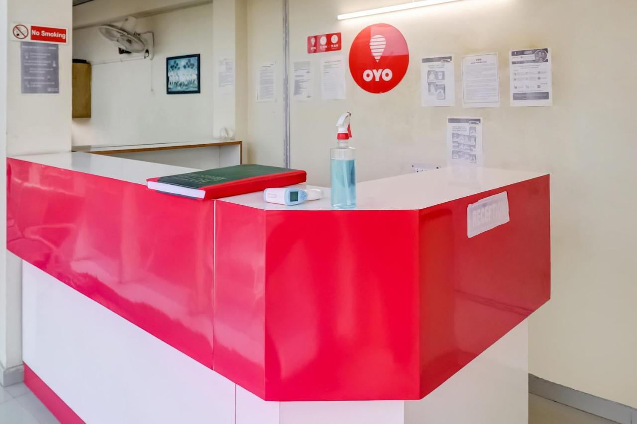 גורגאון Oyo Hotel R K Residency מראה חיצוני תמונה