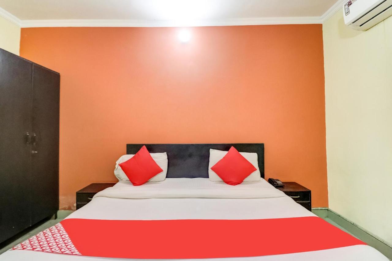 גורגאון Oyo Hotel R K Residency מראה חיצוני תמונה