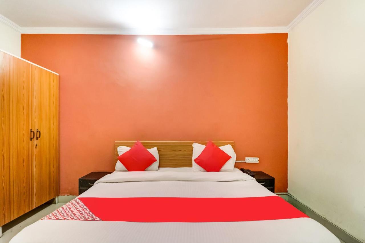 גורגאון Oyo Hotel R K Residency מראה חיצוני תמונה