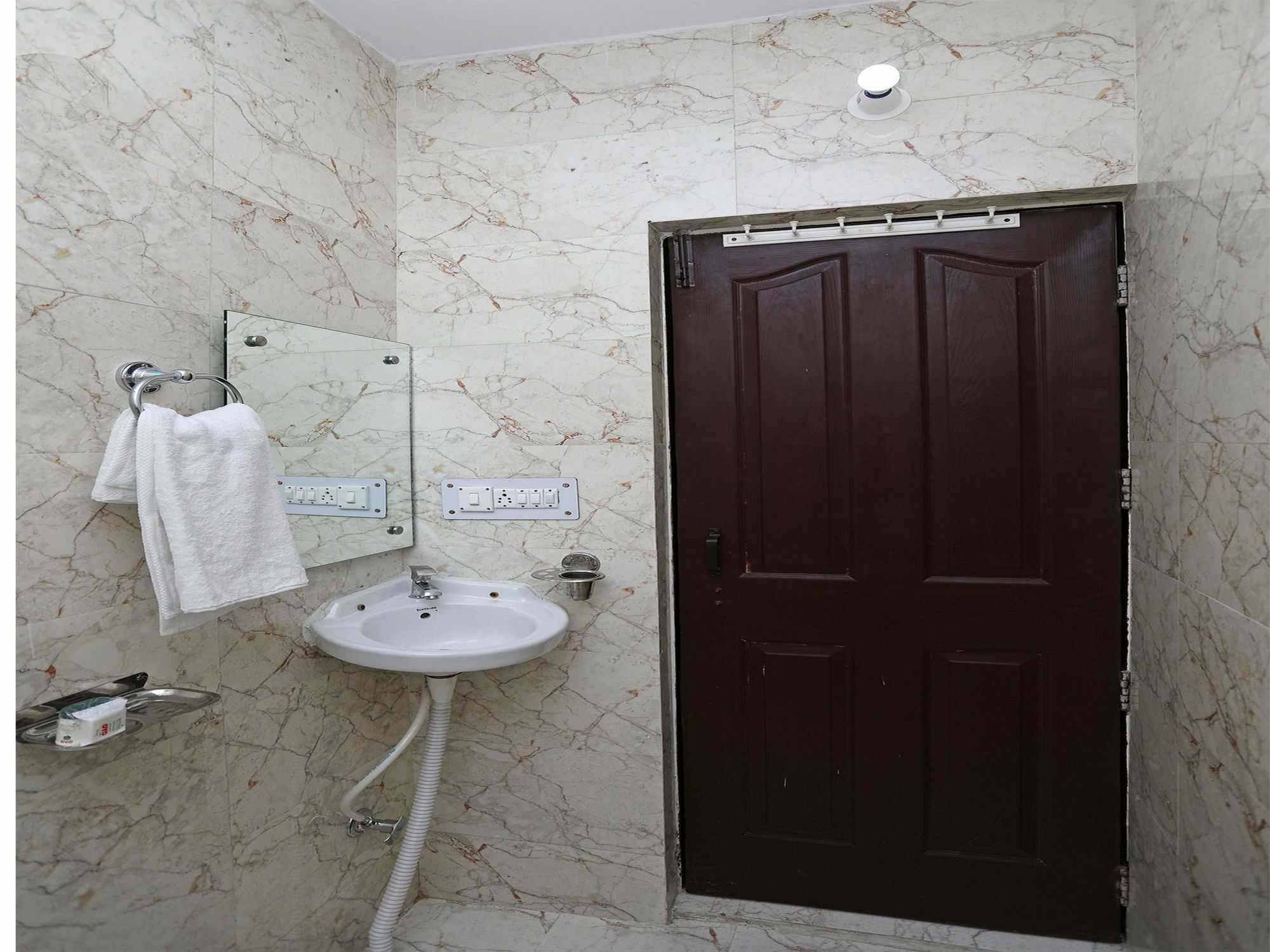 גורגאון Oyo Hotel R K Residency מראה חיצוני תמונה